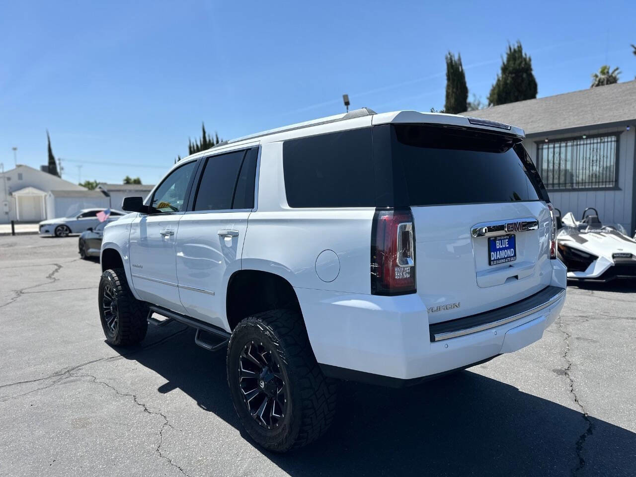 Used 2017 GMC Yukon Denali w/ Open Road Package AWD/4WD image 4
