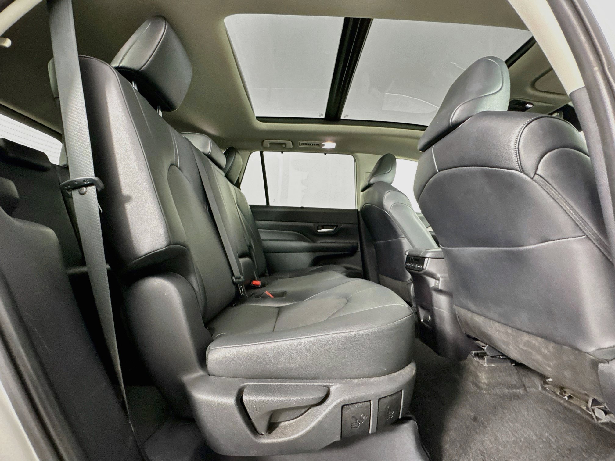 Certified 2025 Toyota Grand Highlander AWD image 29