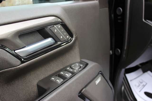 Used 2025 GMC Sierra 3500 AT4 image 5