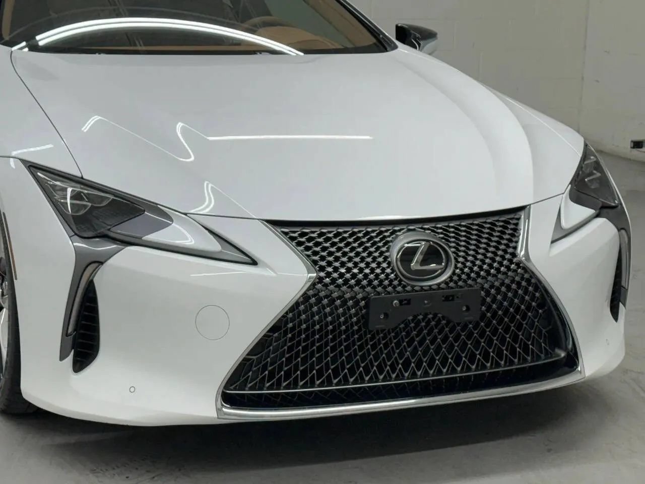 Used 2023 Lexus LC 500h w/ Dynamic Handling Package RWD image 36