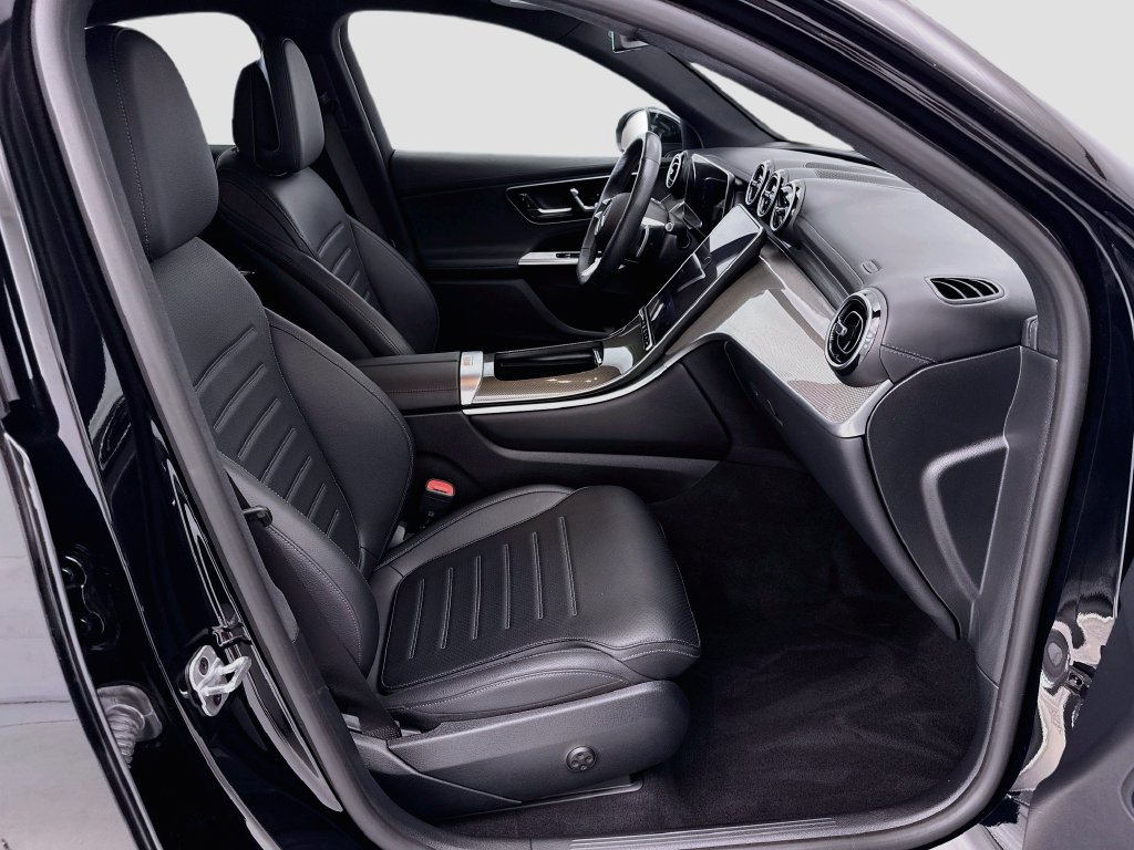 Used 2024 Mercedes-Benz GLC 300 4MATIC image 19