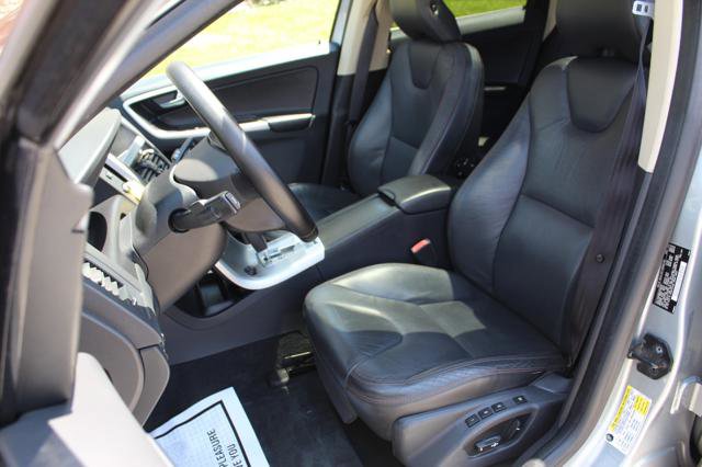 Used 2010 Volvo XC60 T6 AWD/4WD image 12