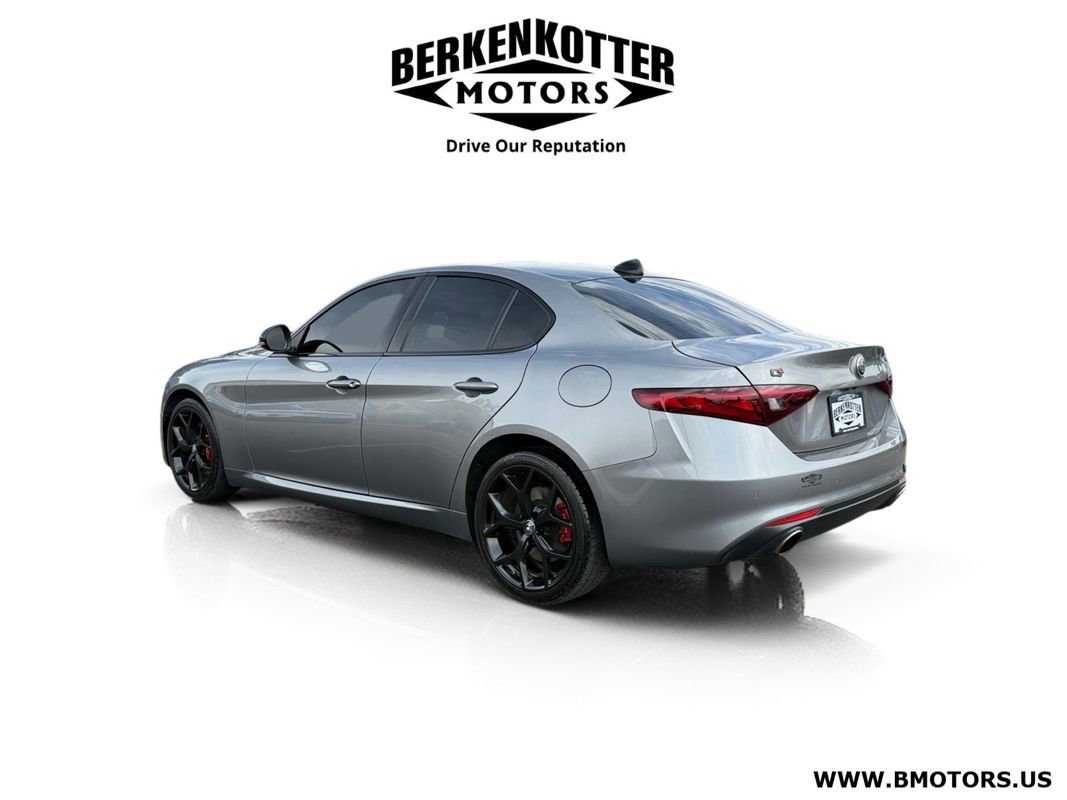 Used 2021 Alfa Romeo Giulia Ti w/ Nero Edizione image 5