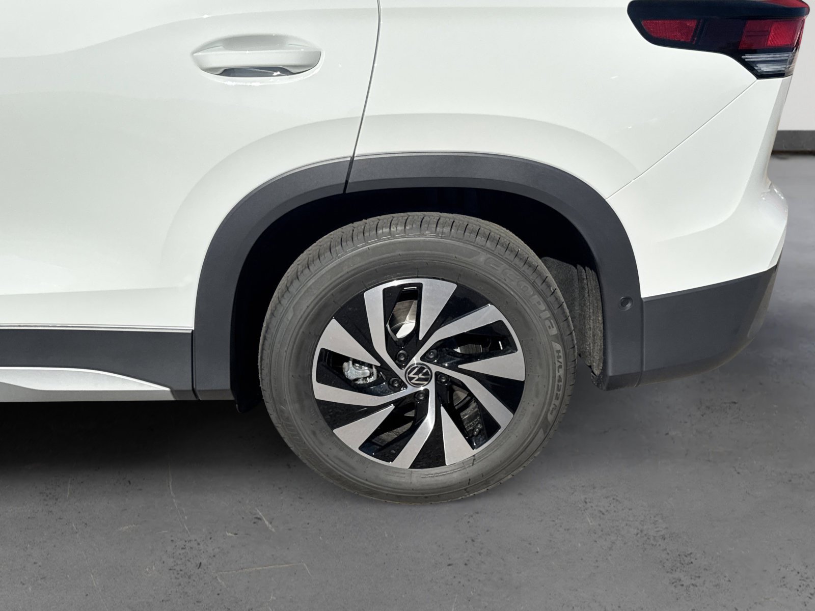 New 2026 Volkswagen Tiguan S FWD image 9