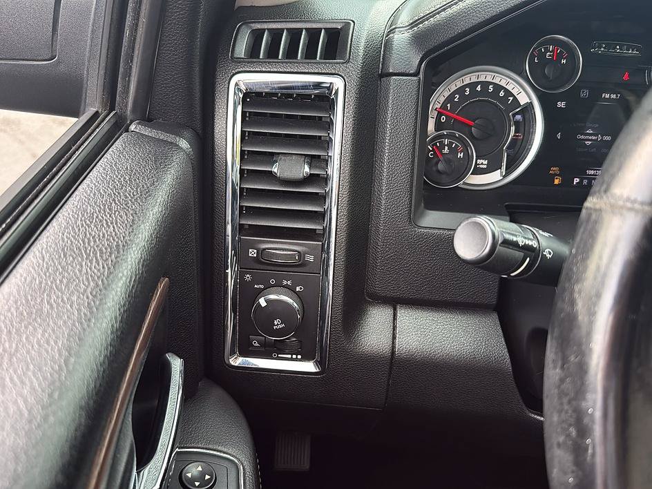 Used 2017 RAM 1500 Laramie w/ Convenience Group AWD/4WD image 29