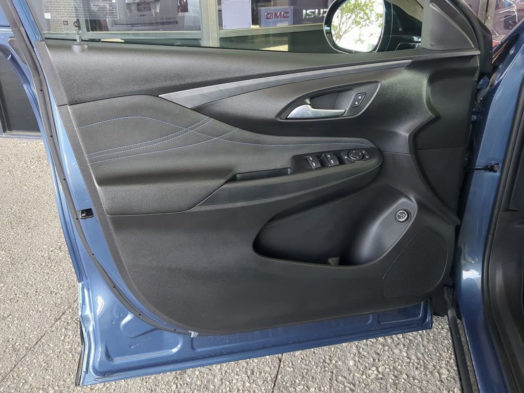 Used 2025 Buick Envista Sport Touring w/ Convenience I Package FWD image 24