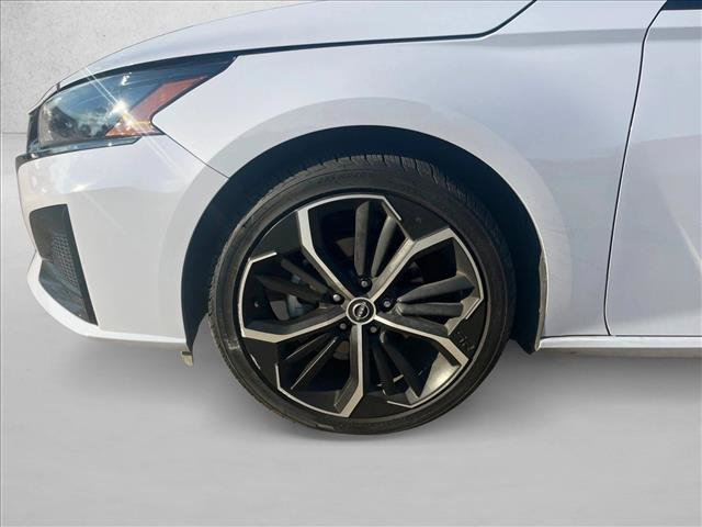 Used 2025 Nissan Altima 2.5 SR FWD image 16