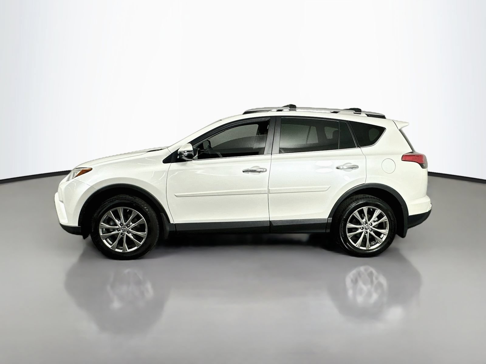 Used 2016 Toyota RAV4 Limited AWD/4WD image 4