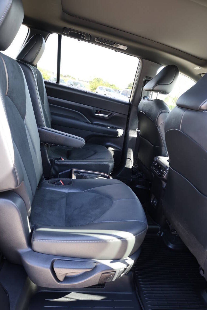Used 2026 Toyota Grand Highlander AWD Hybrid image 16