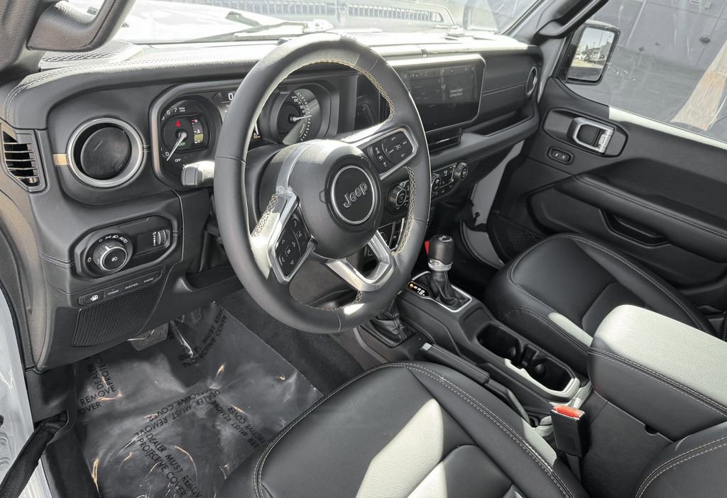 Used 2024 Jeep Wrangler Unlimited Sahara w/ Technology Group image 15