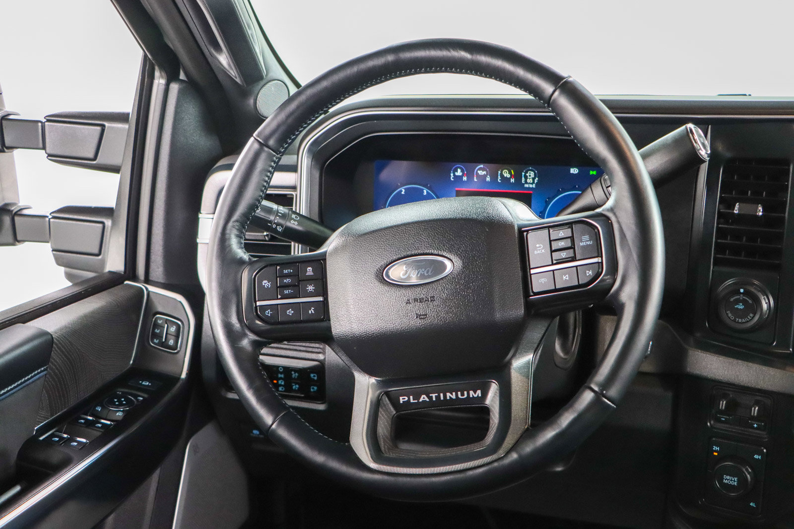 Used 2025 Ford F450 Platinum w/ FX4 Off-Road Package image 13