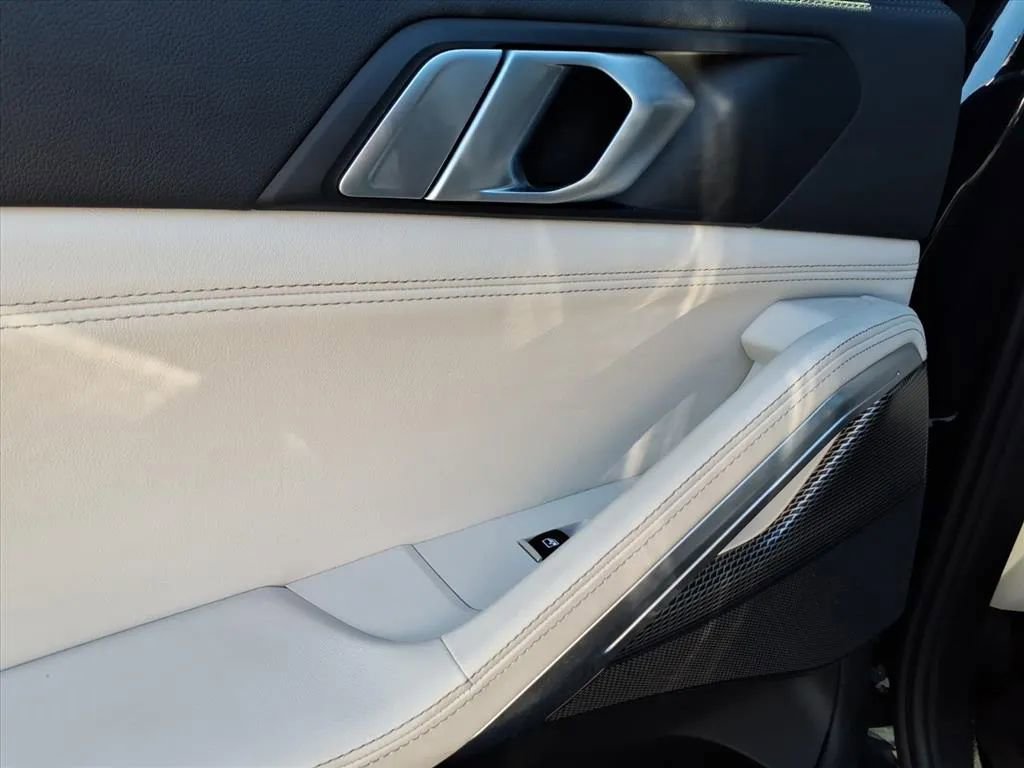 Used 2023 BMW X6 xDrive40i w/ M Sport Package image 14