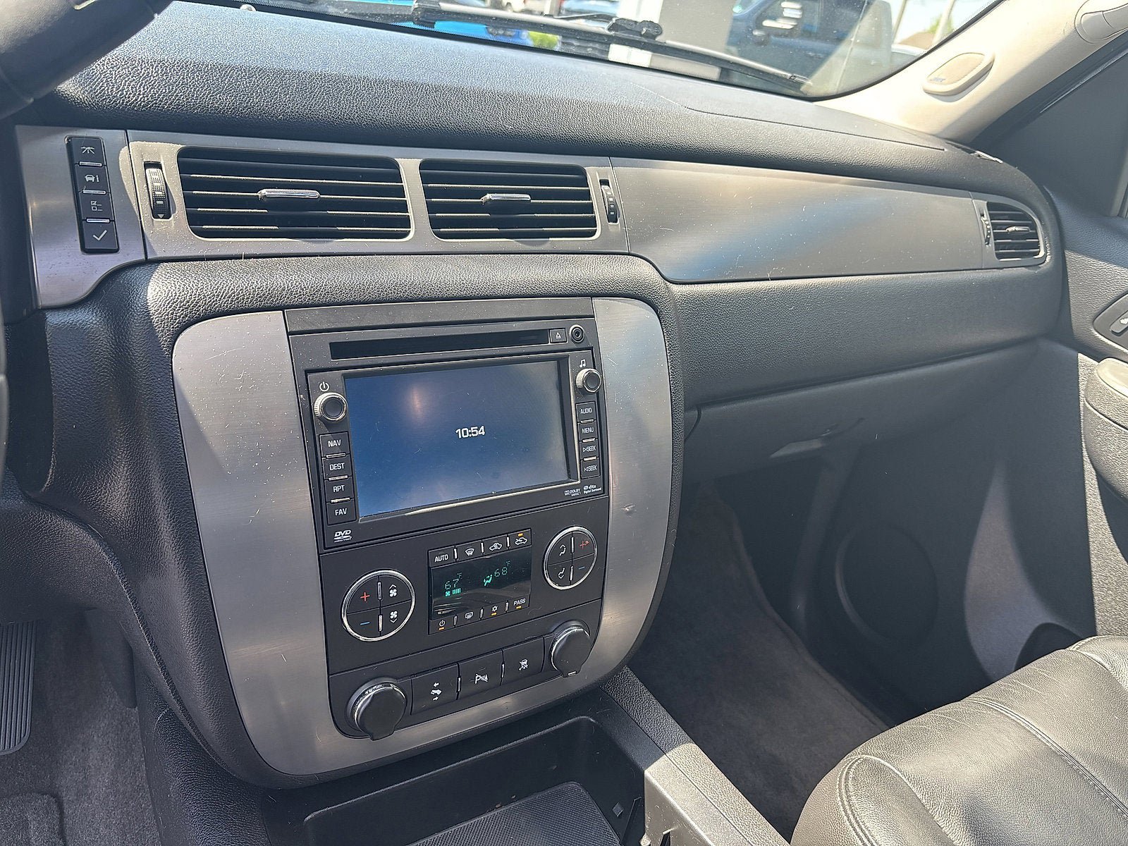 Used 2010 Chevrolet Avalanche LT AWD/4WD image 5