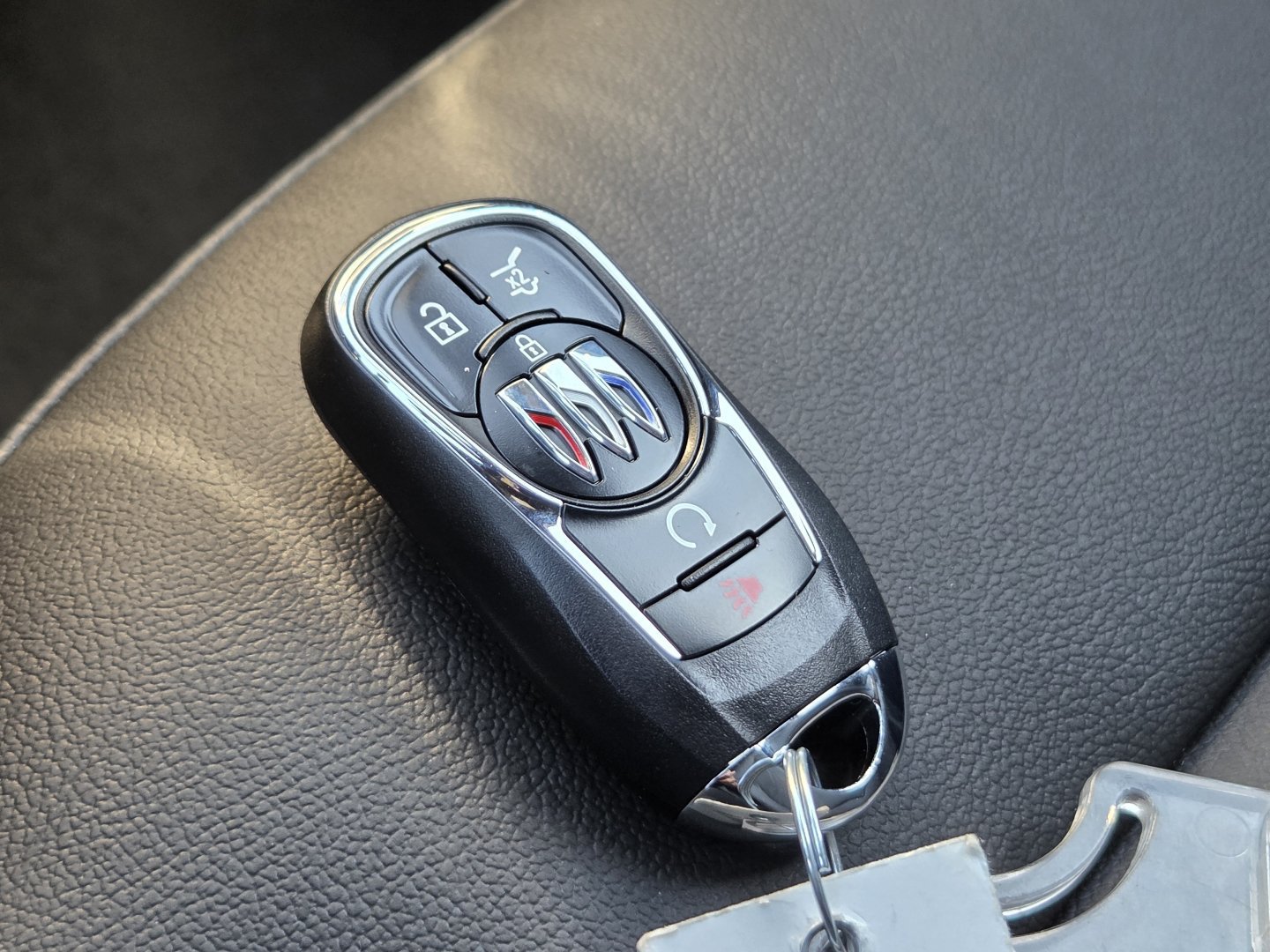 New 2026 Buick Envista Sport Touring w/ Convenience I Package FWD image 36