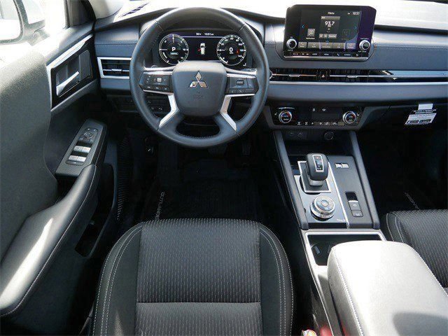 Used 2025 Mitsubishi Outlander ES AWD/4WD image 10