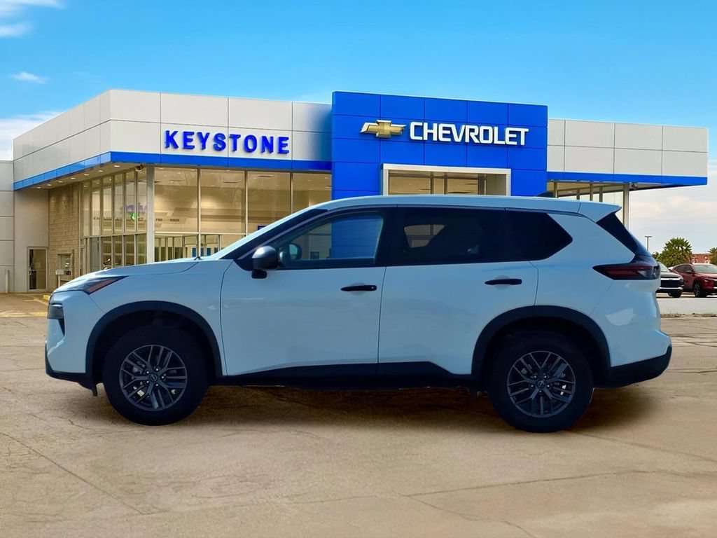 Used 2024 Nissan Rogue S FWD image 4