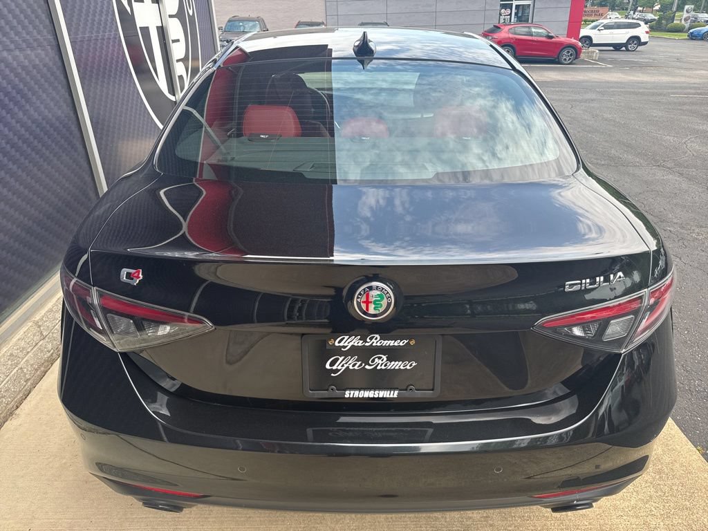 Used 2024 Alfa Romeo Giulia Ti w/ Performance Driving Package AWD/4WD image 11