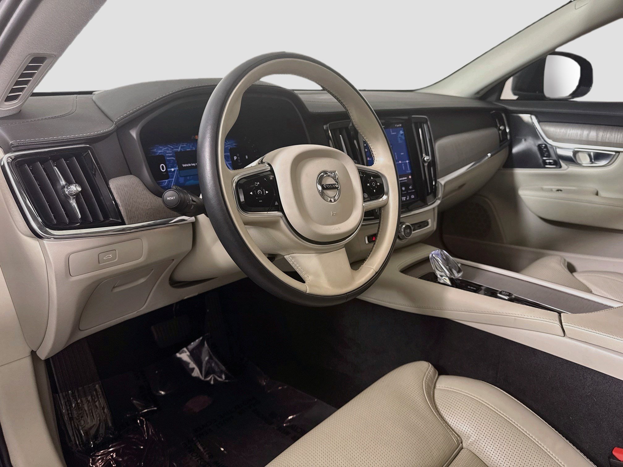 Used 2025 Volvo V90 B6 Cross Country Ultra w/ Protection Package Premier AWD/4WD image 23