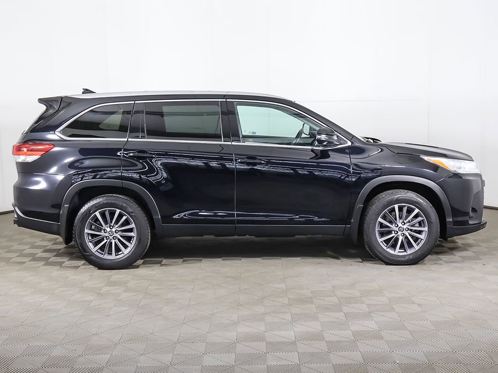 Used 2019 Toyota Highlander XLE AWD/4WD image 20