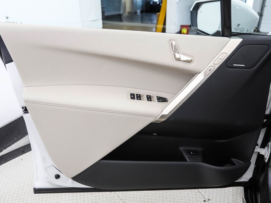 New 2026 BMW iX xDrive60 image 10