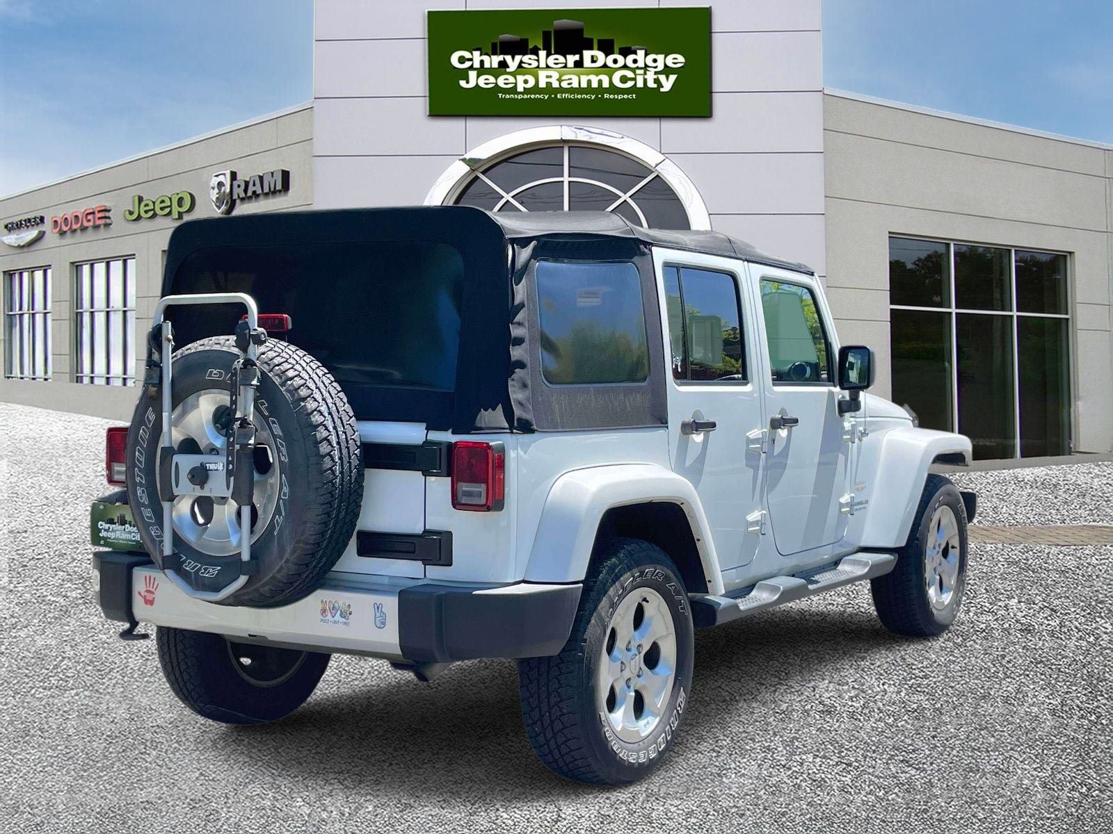 Used 2015 Jeep Wrangler Unlimited Sahara w/ Connectivity Group AWD/4WD image 6