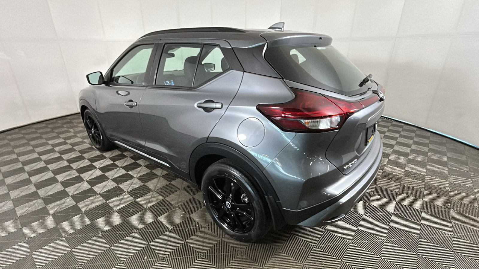Used 2023 Nissan Kicks SR FWD image 5