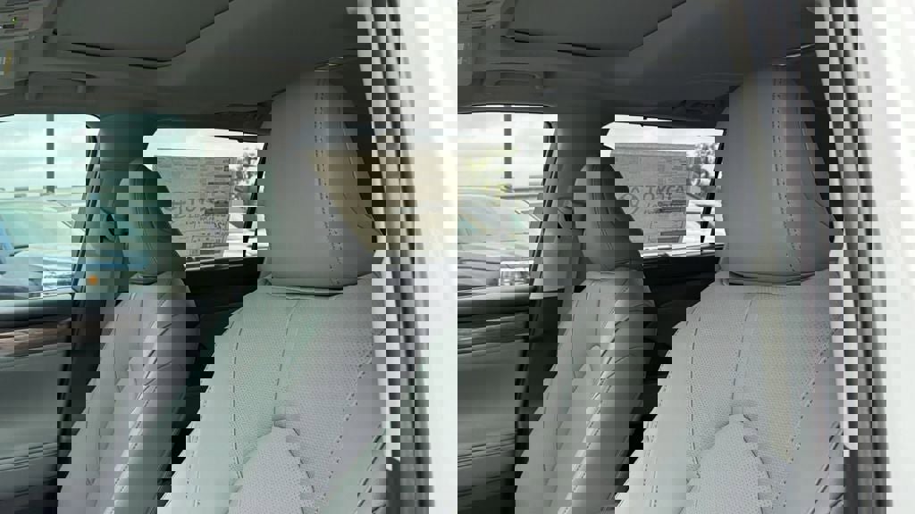 New 2026 Toyota Highlander Limited image 18