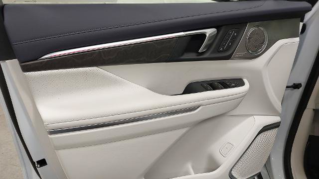 New 2027 Buick Enclave Avenir w/ LPO, Floor Liner Package AWD/4WD image 24