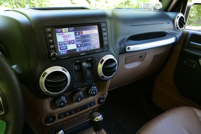 Used 2014 Jeep Wrangler Rubicon w/ Power Convenience Group AWD/4WD image 14