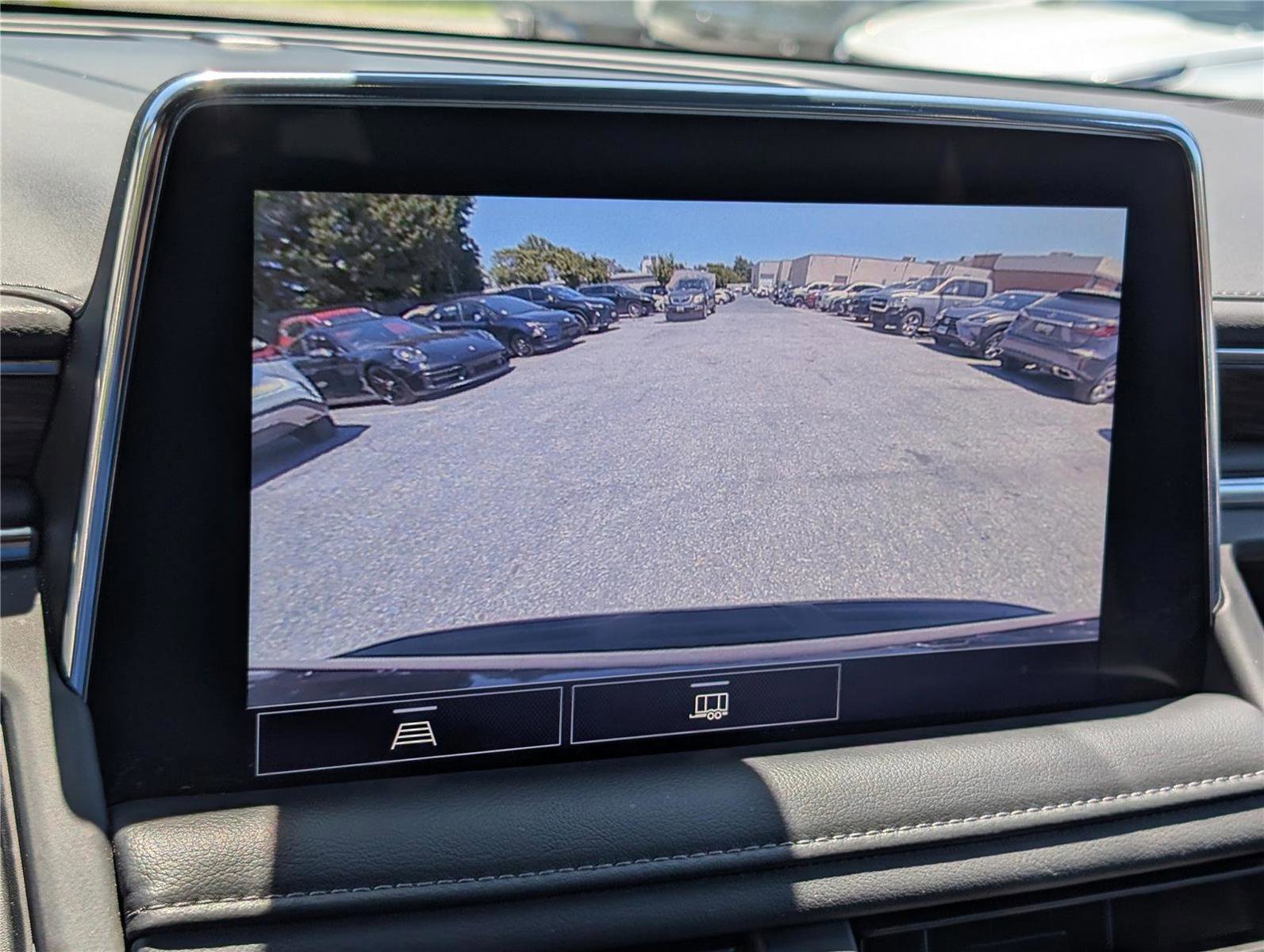 Used 2021 Chevrolet Suburban LS RWD image 28
