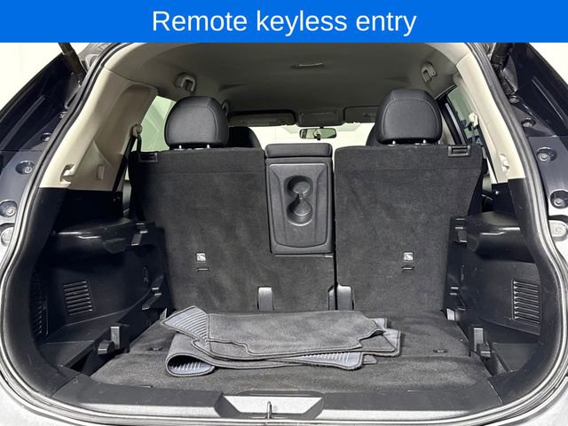 Used 2018 Nissan Rogue SV w/ Premium Package image 15