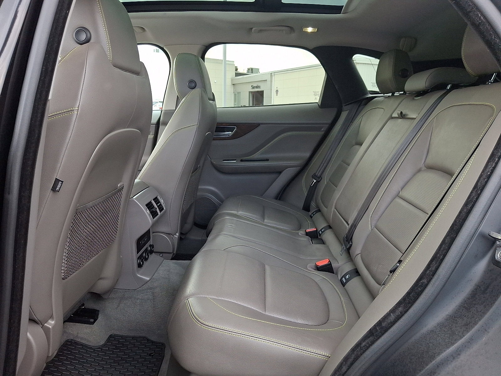 Used 2018 Jaguar F-PACE R-Sport image 10