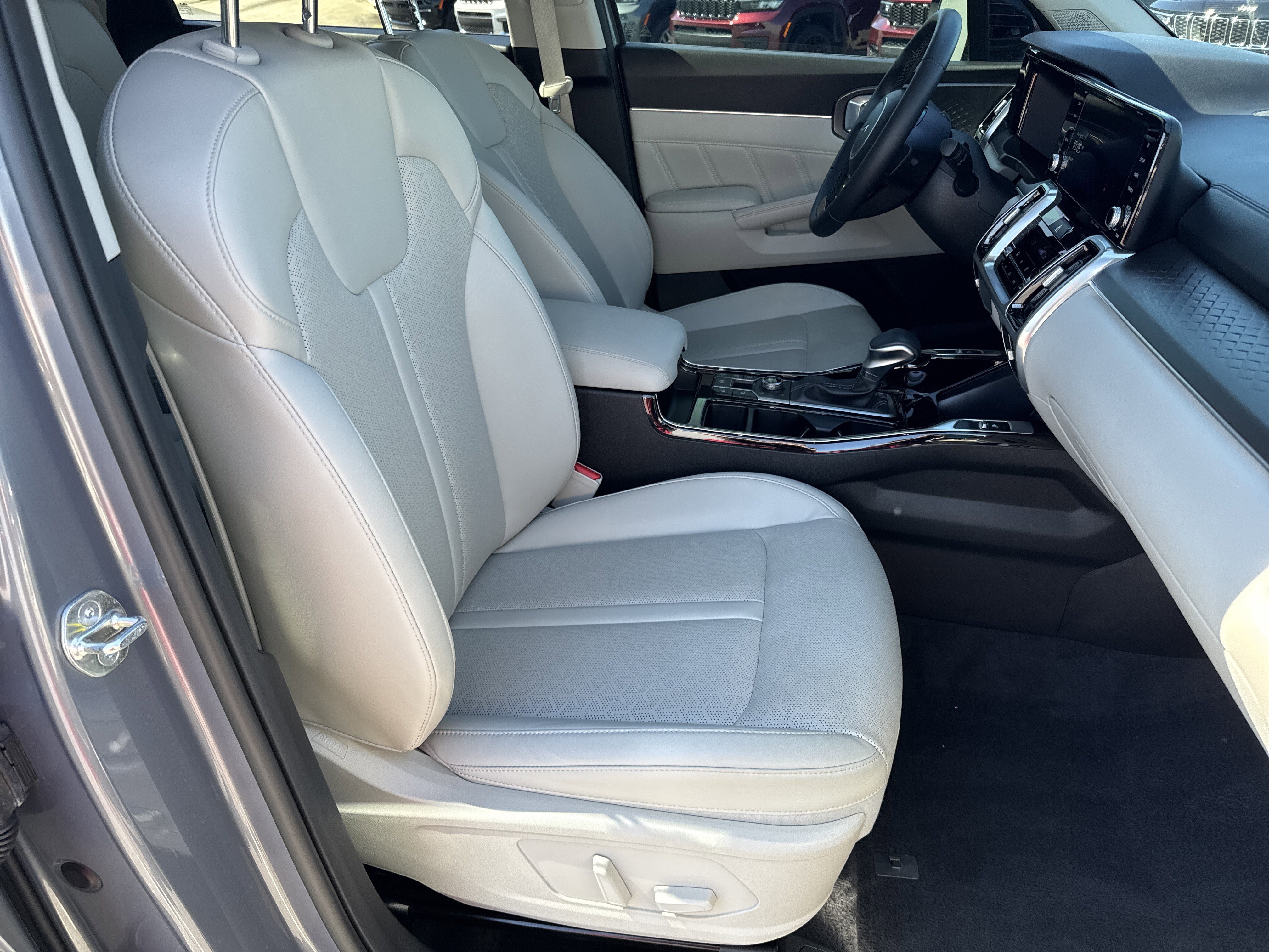 Used 2023 Kia Sorento SX image 18