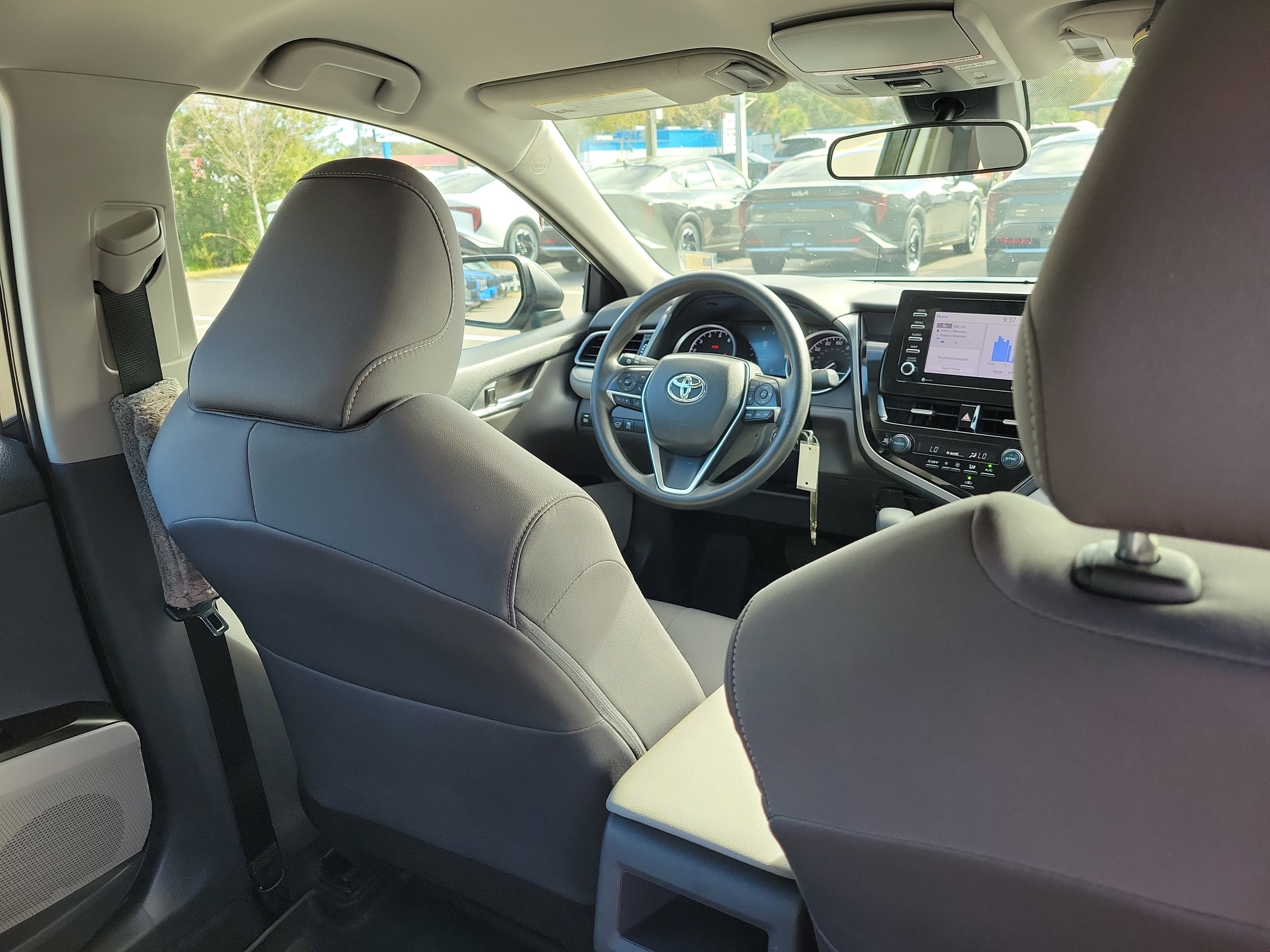 Used 2022 Toyota Camry LE image 13