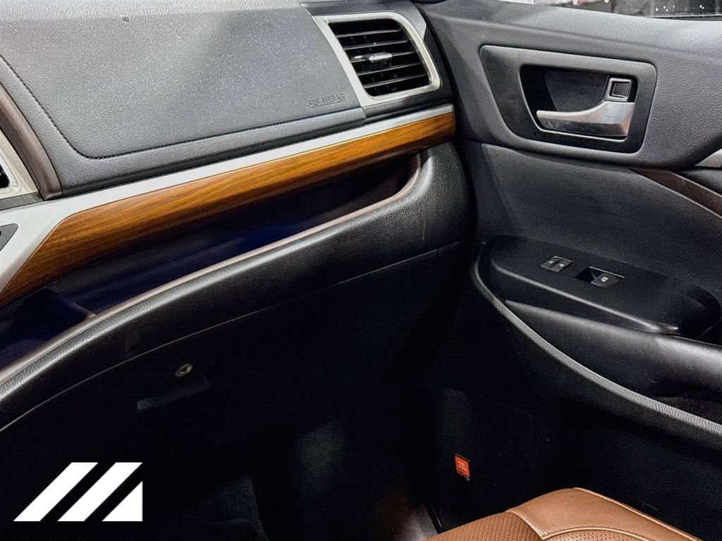 Used 2019 Toyota Highlander Limited AWD/4WD image 28