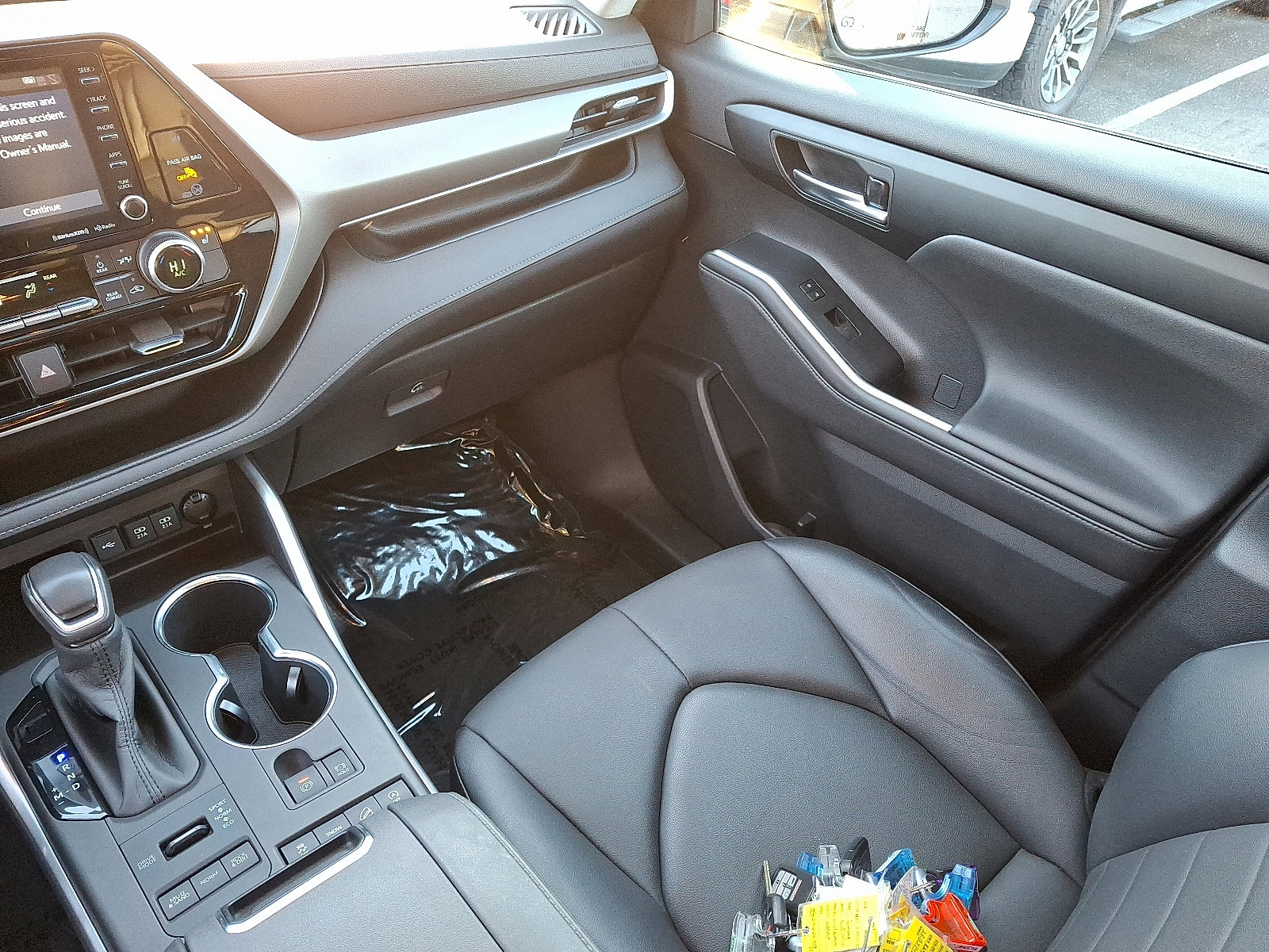 Used 2020 Toyota Highlander XLE image 16