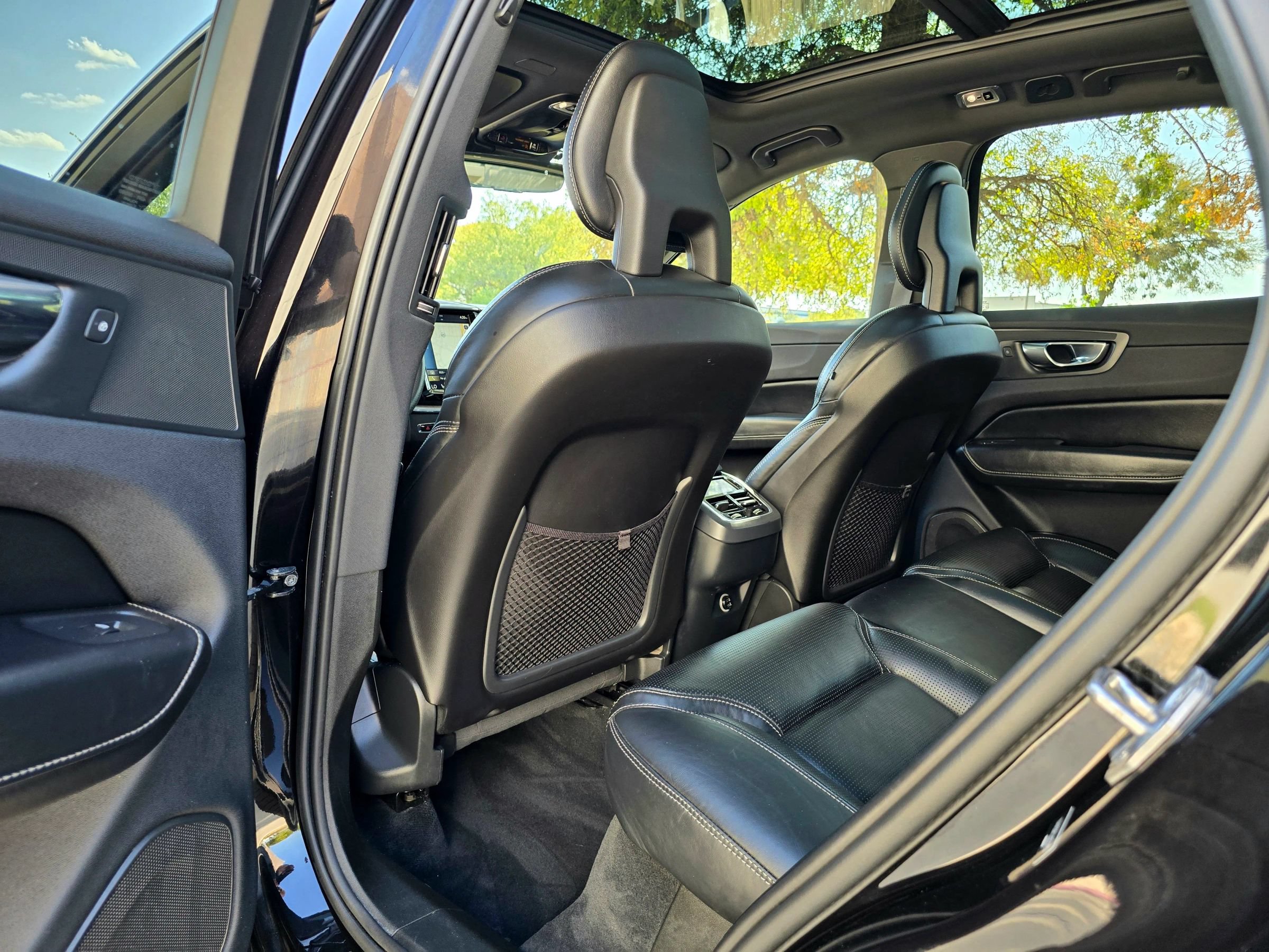 Used 2018 Volvo XC60 T6 Inscription w/ Luxury Seat Package AWD/4WD image 48