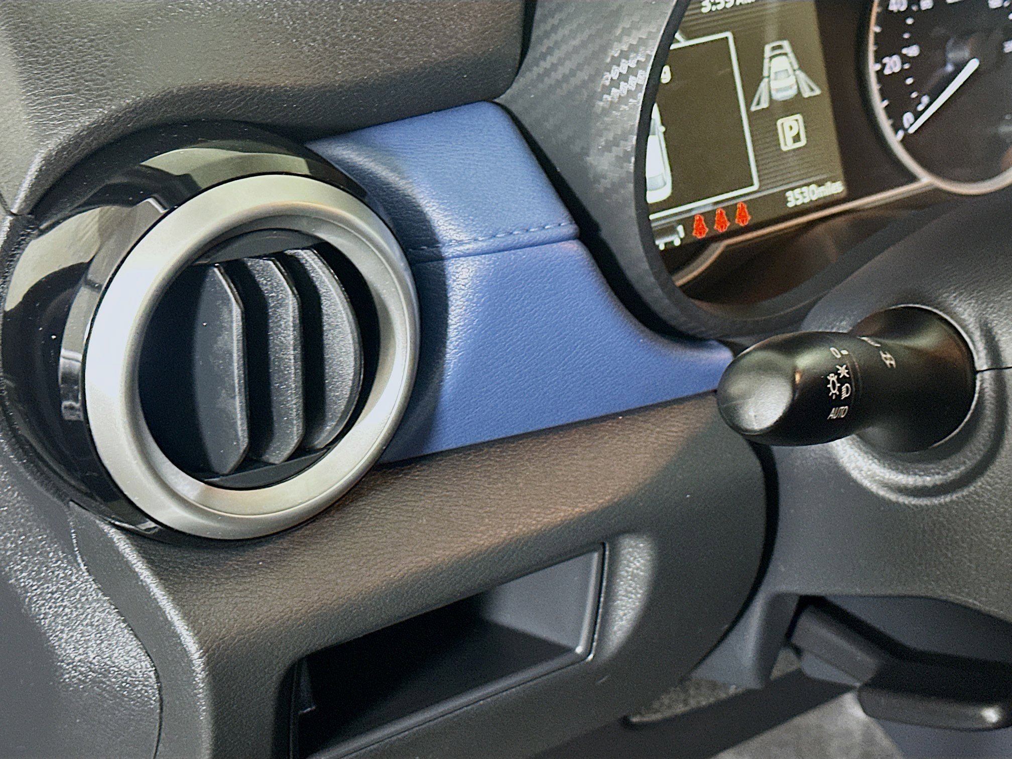 Used 2025 Nissan Versa SV w/ Trunk Package image 17