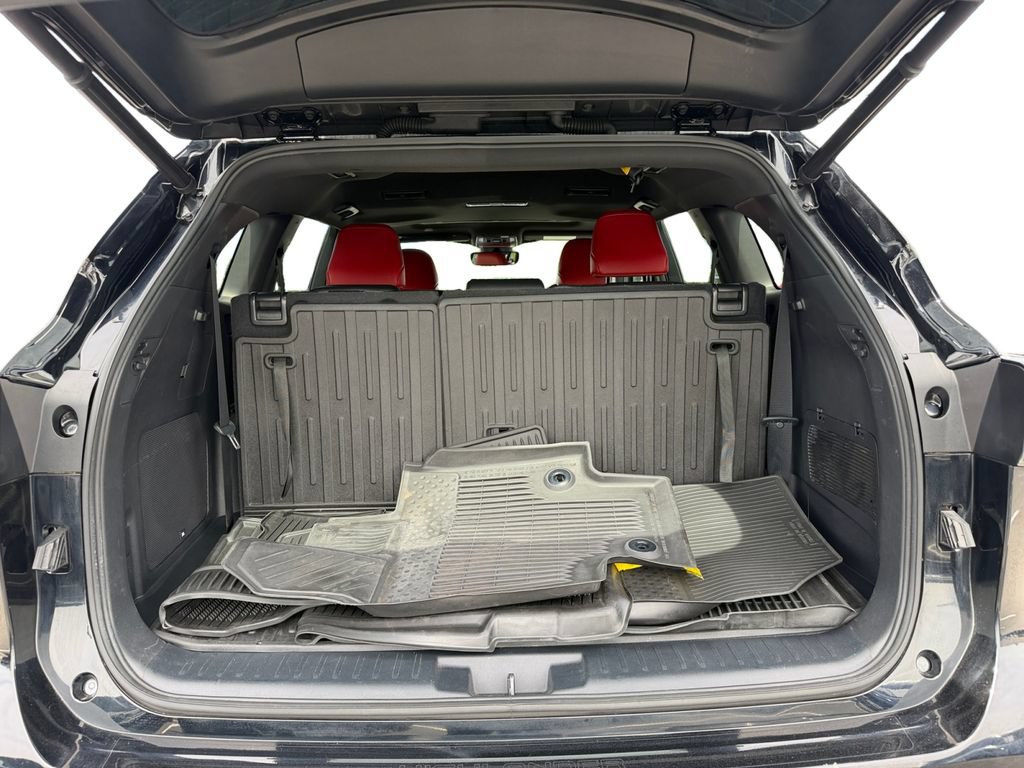 Used 2022 Toyota Highlander XSE AWD/4WD image 11