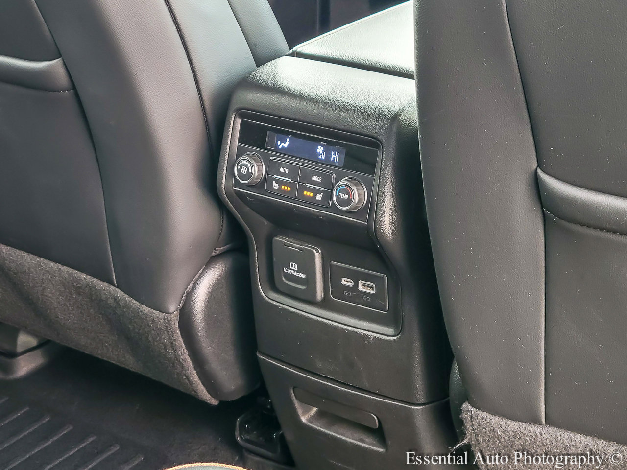 Used 2023 GMC Acadia AT4 w/ Technology Package image 31