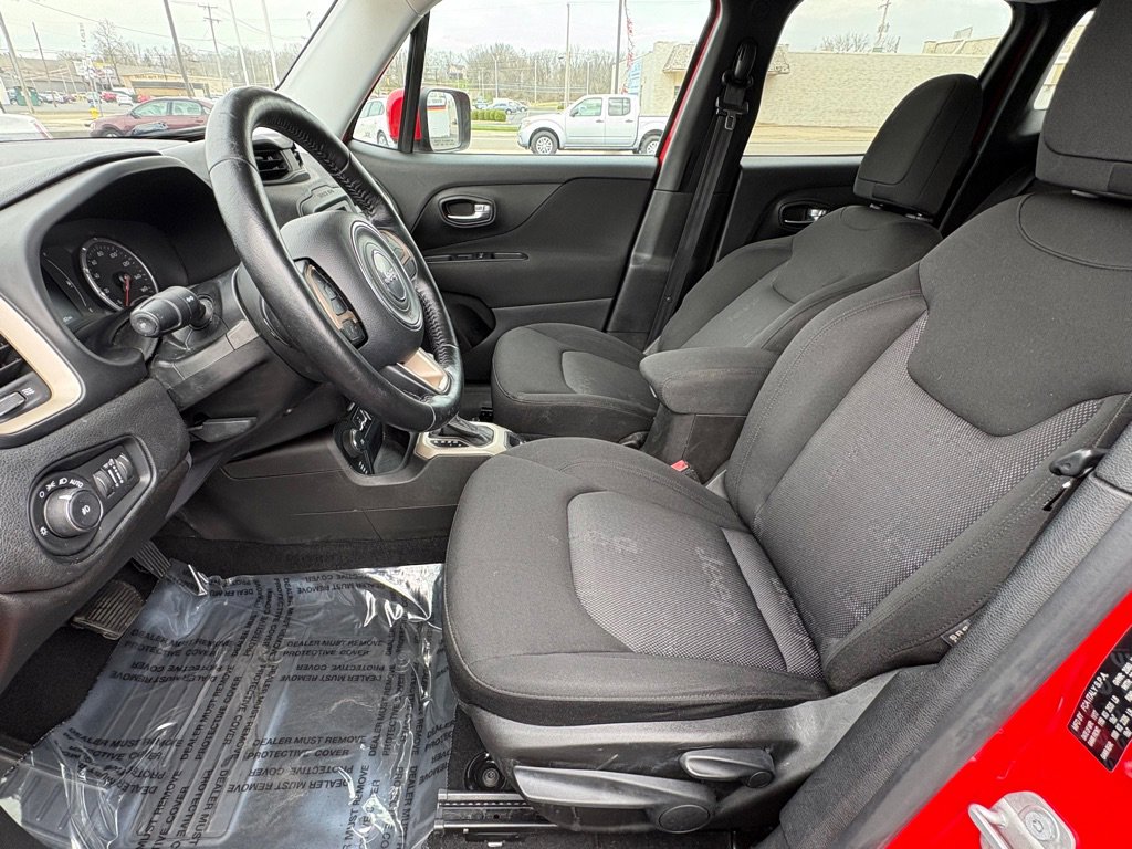 Used 2017 Jeep Renegade Latitude w/ Cold Weather Group image 9