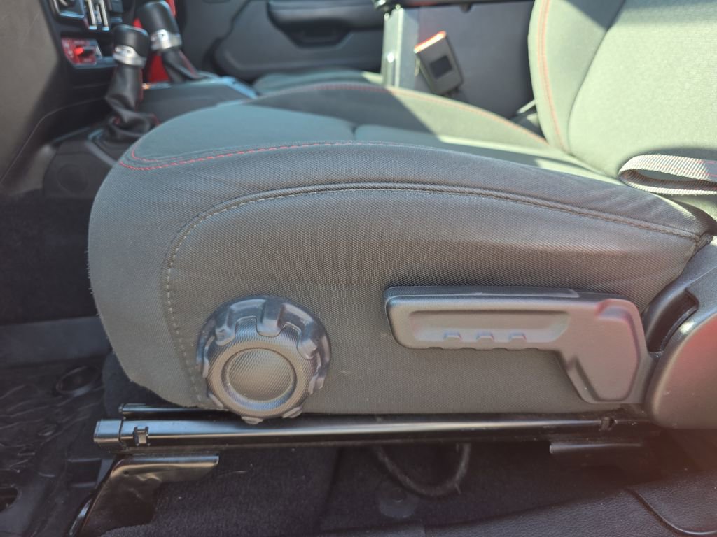 Used 2019 Jeep Wrangler Unlimited Rubicon w/ Cold Weather Group image 29