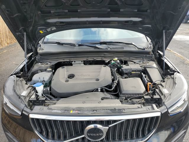 Used 2025 Volvo XC40 B5 Core image 30