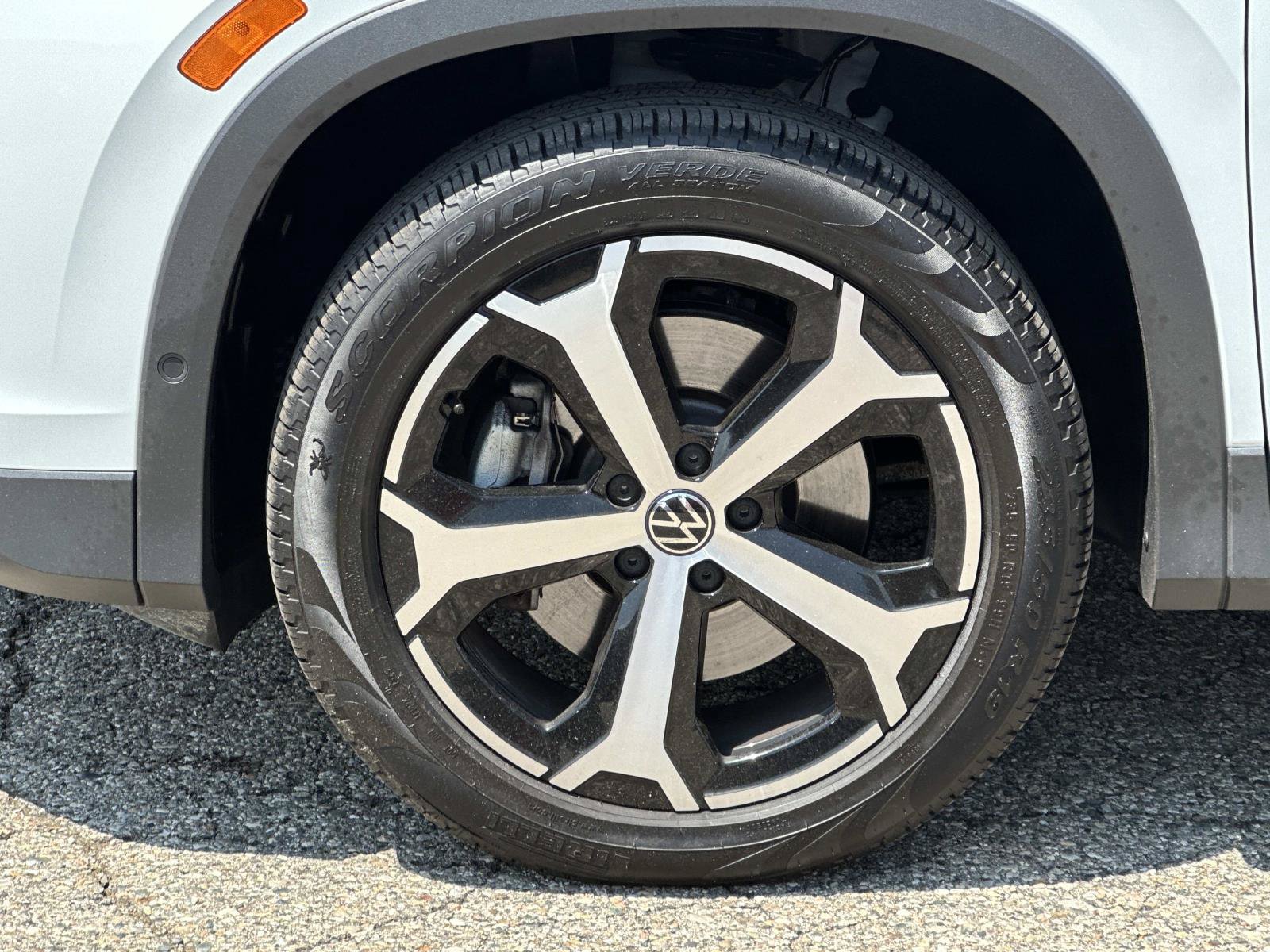 Used 2025 Volkswagen Tiguan SE AWD/4WD image 8