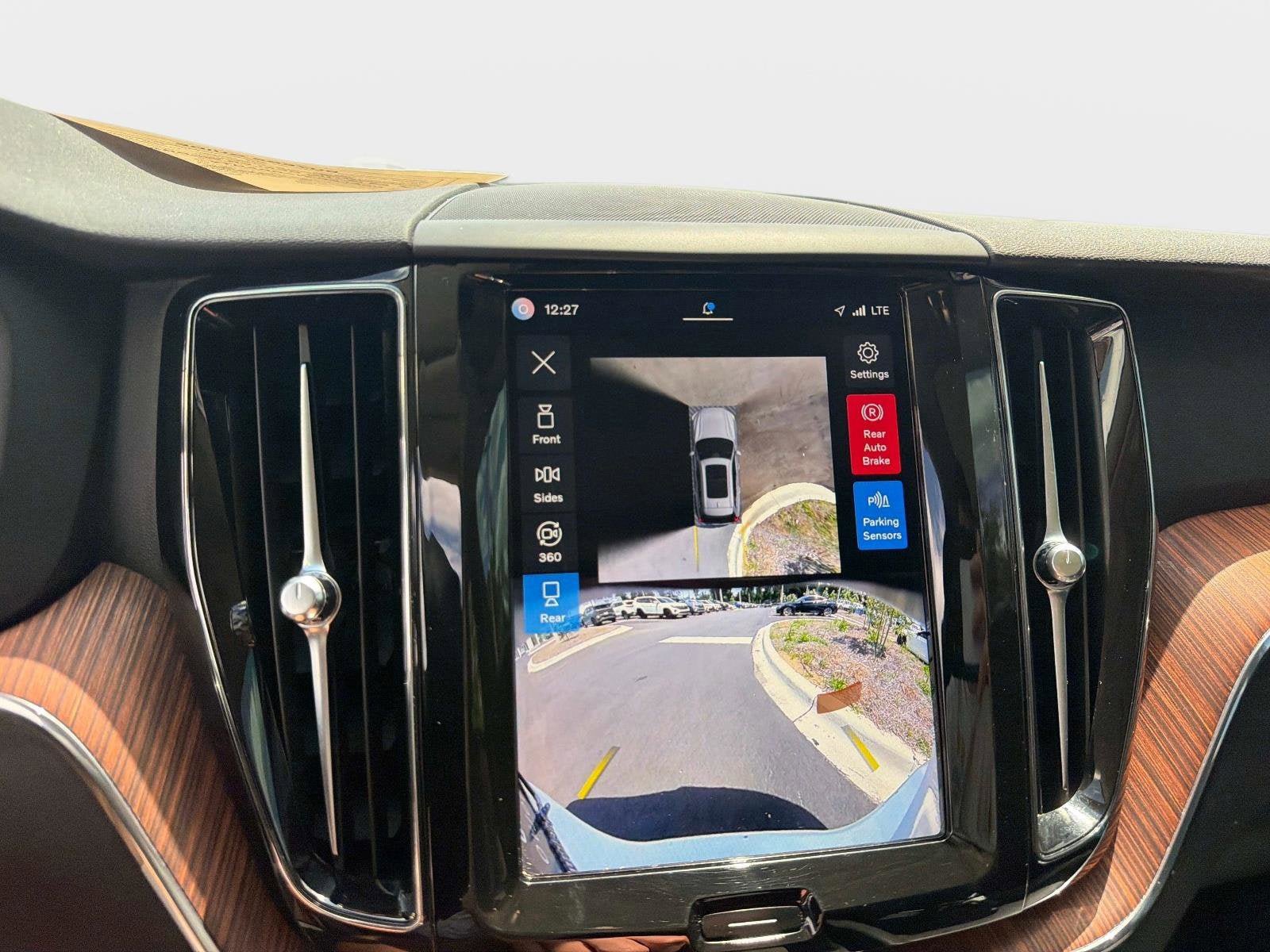 Certified 2024 Volvo XC60 B5 Plus AWD/4WD image 23