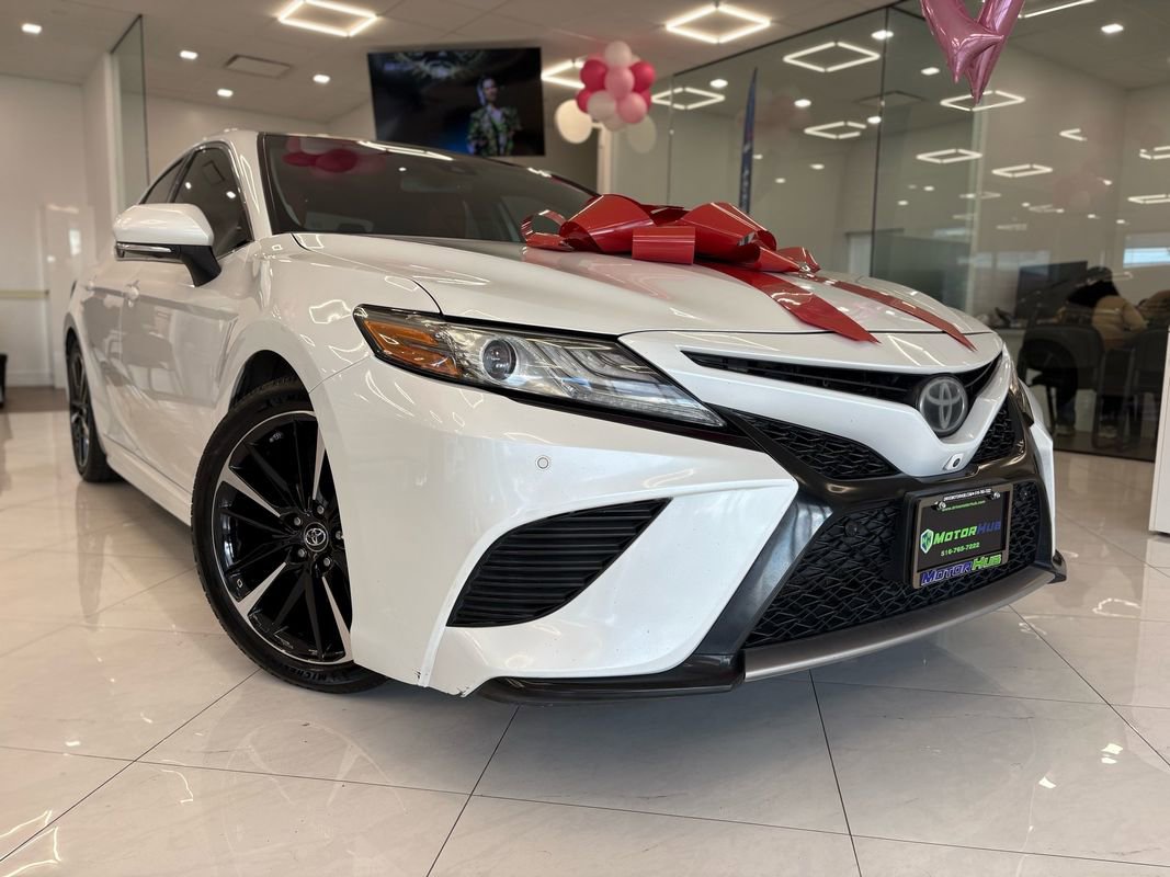 Used 2019 Toyota Camry XSE image 3