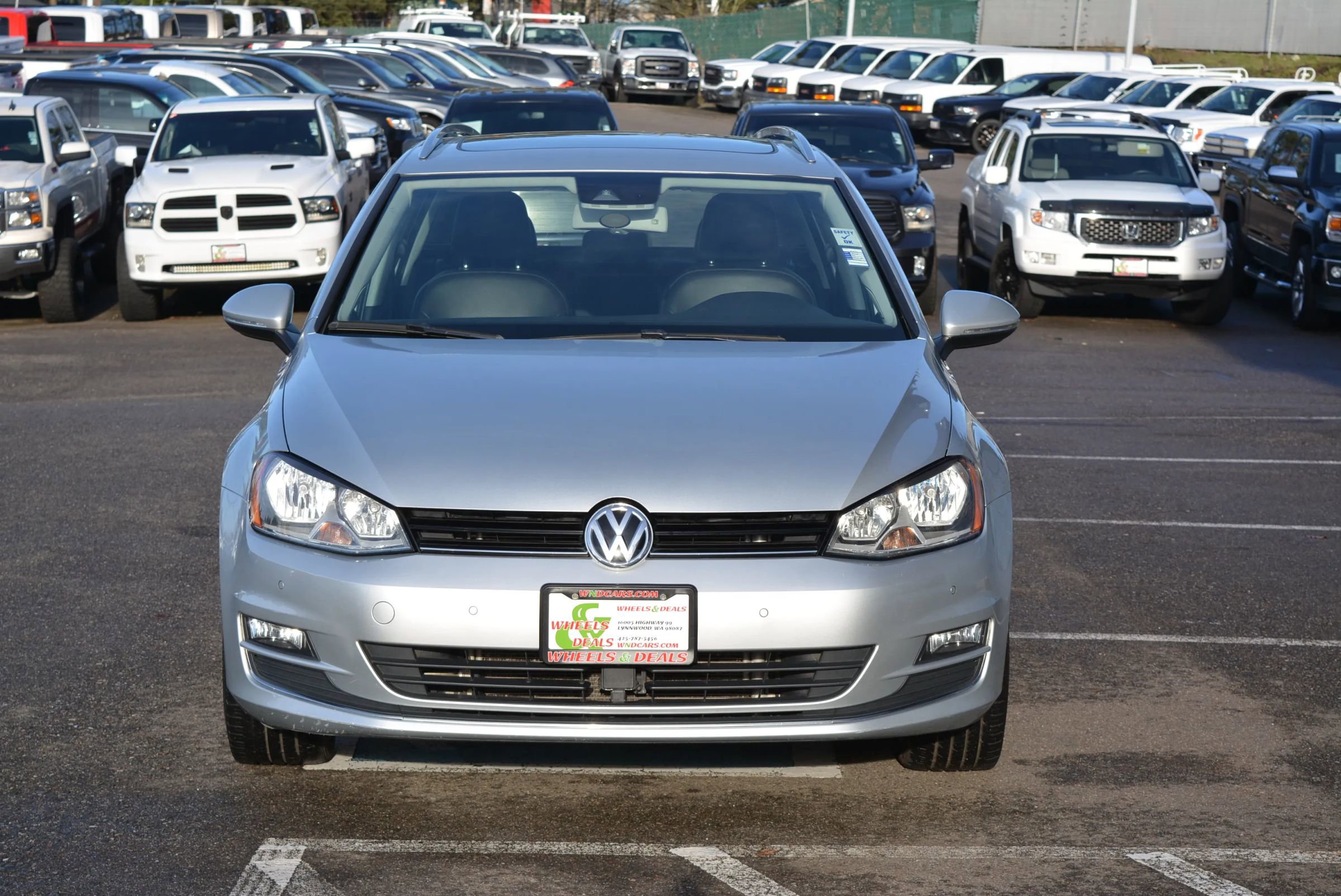 Used 2016 Volkswagen Golf SEL image 2