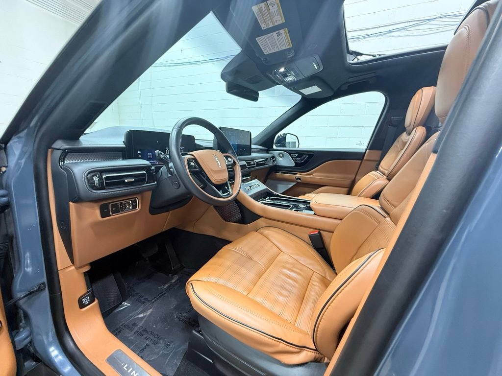 Used 2025 Lincoln Aviator Black Label image 36