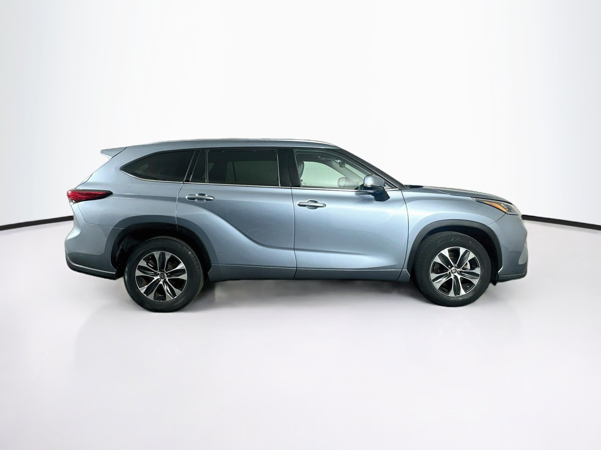 Used 2020 Toyota Highlander XLE FWD image 10