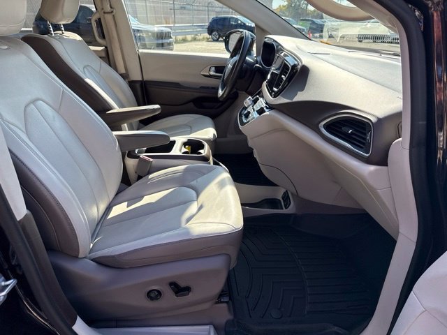 Used 2018 Chrysler Pacifica Touring-L Plus w/ Tire & Wheel Group FWD image 27